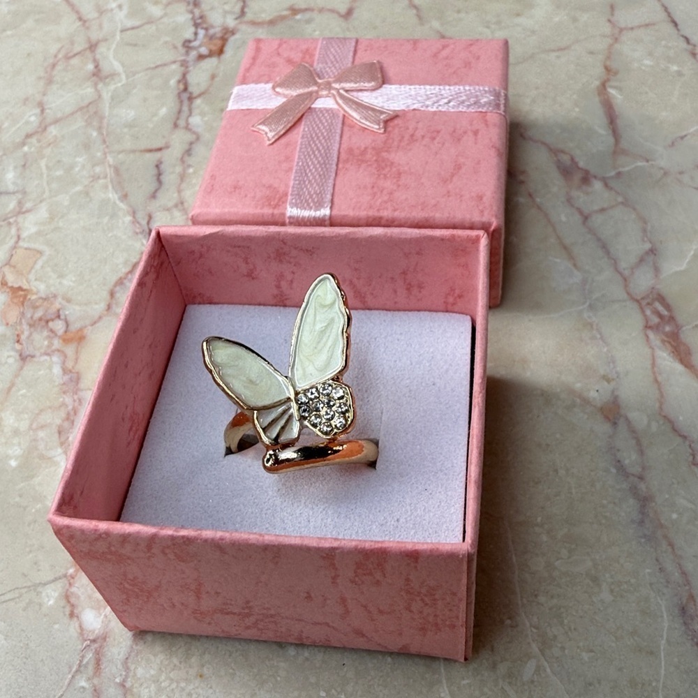 Butterfly Gold Ring - Picture 2 of 6